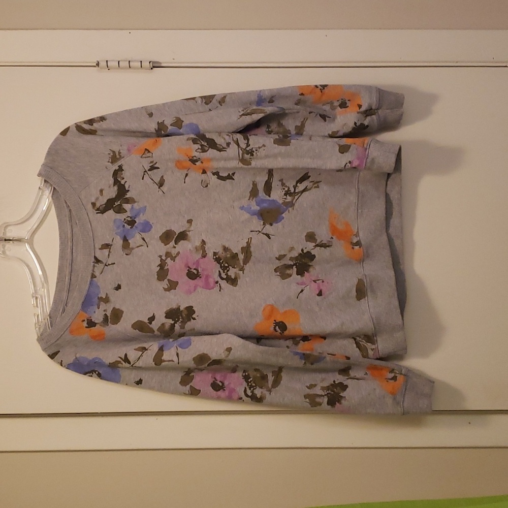 $5 FEBRUARY SALE St. John's Bay Gray Floral Long Sleeve Size M